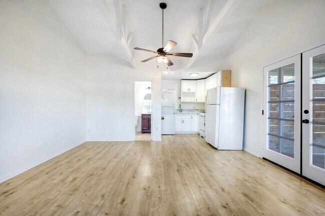 Building Photo - 2707 Robertson St