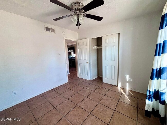 Building Photo - 10517 Tareyton St