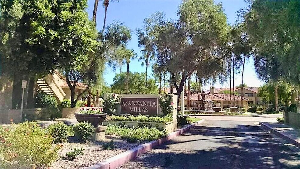 Entrance to Community - 11515 N 91st St