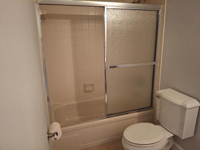 Building Photo - 105 Lake Emerald Dr