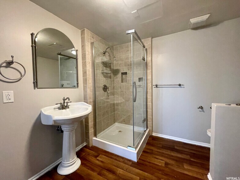 Building Photo - 816 N Jackson Ave