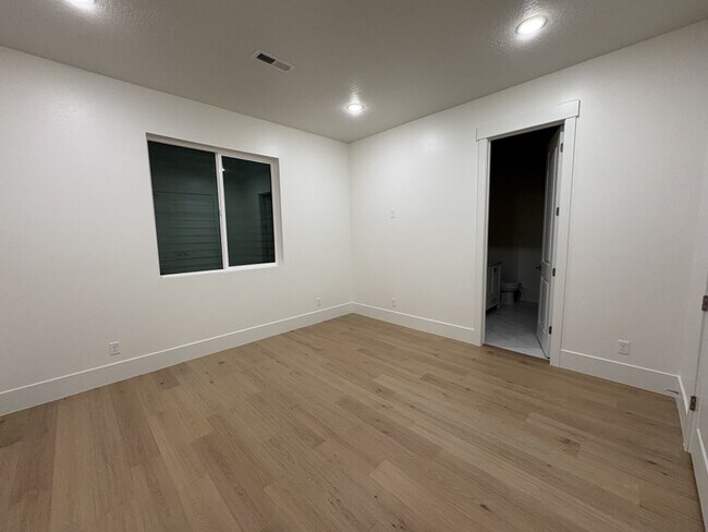 Building Photo - 68 W 4750 N