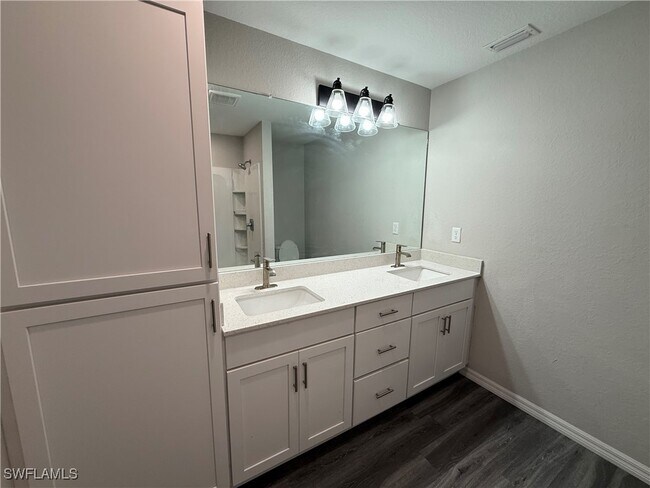 Building Photo - 605 NW 25th St