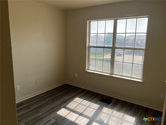 Building Photo - 2811 Cantabrian Dr