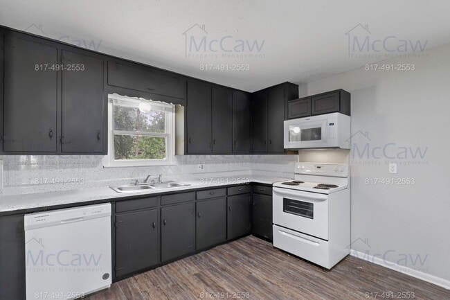 Building Photo - 816 Sandell Dr