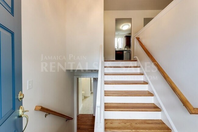 Building Photo - 19 Norton St