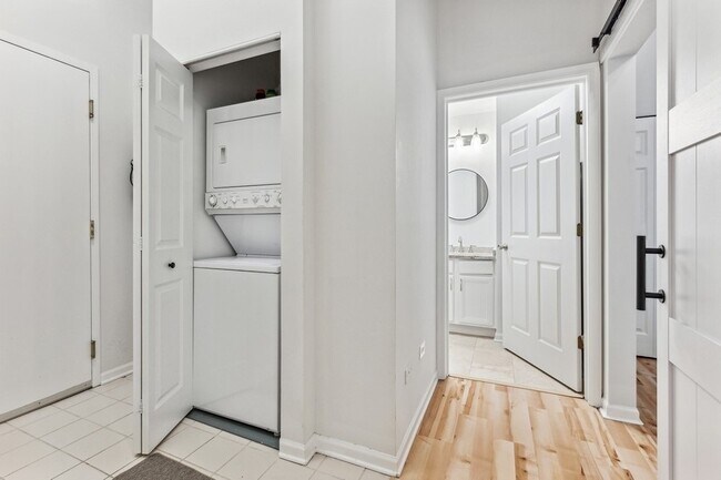 Building Photo - 400 W Ontario St