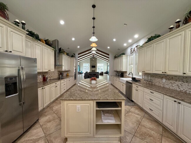 Building Photo - Mint Hill