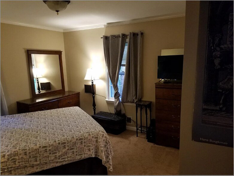 Building Photo - 396 Plantation Rd SW