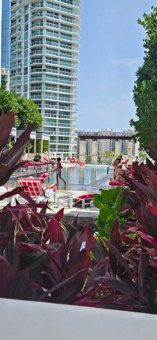 Building Photo - 200 Sunny Isles Blvd