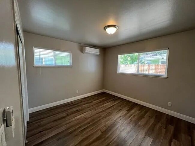 Building Photo - 410 W 9th St