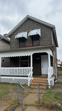 Building Photo - 2 bedroom house available now