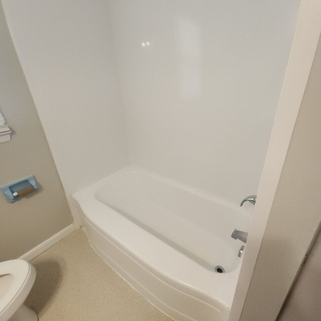 Building Photo - Small 2 Bedroom, 1 Bath House FOR RENT in ...