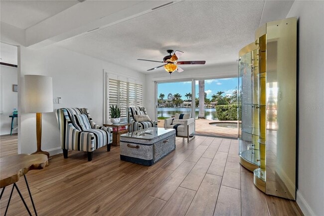Building Photo - 10124 Yacht Club Dr