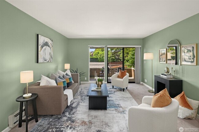 Building Photo - Top-Floor Downtown Bellevue Condo with Sunset Views