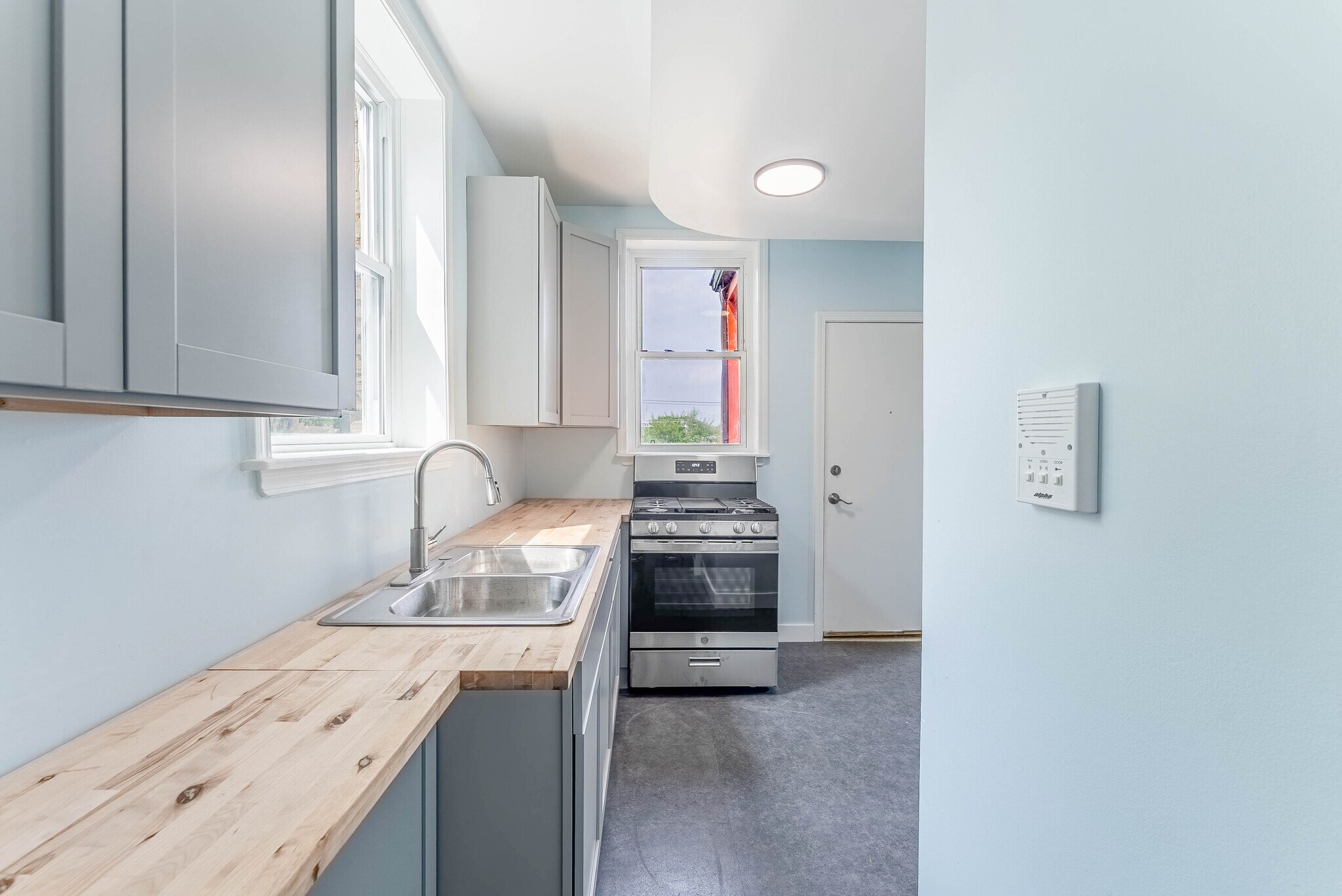 Building Photo - 7630 N Marshfield Ave