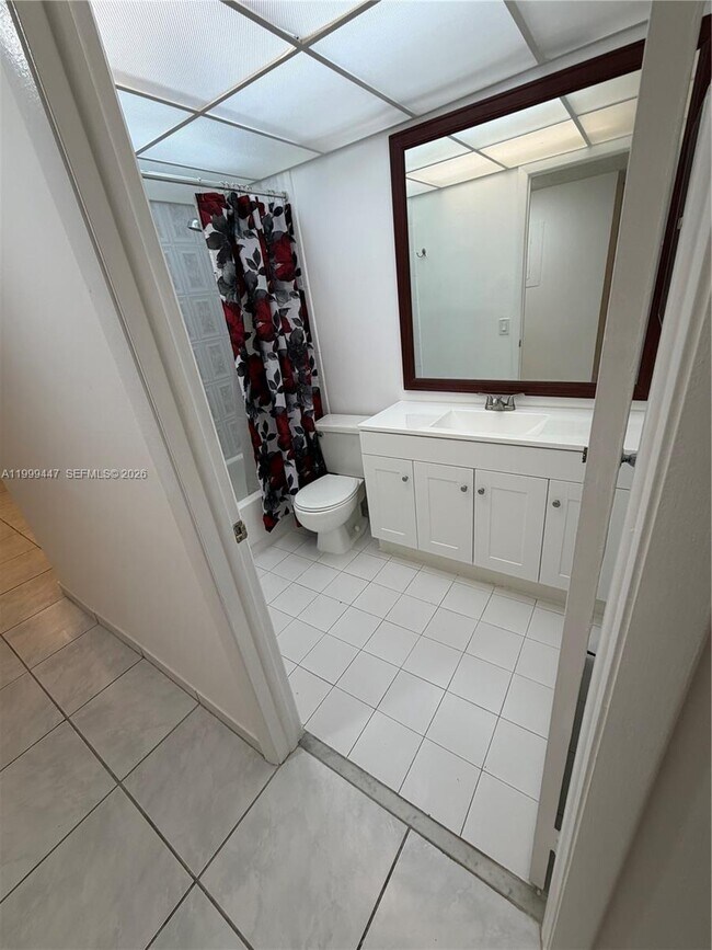 Building Photo - 823 NE 199th St