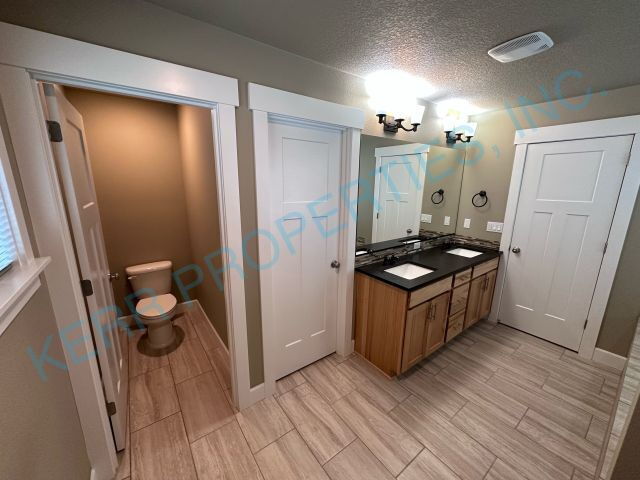 Building Photo - FREE RENT! Spacious 4-Bedroom Retreat with 2.5 Baths in Estacada – Your Dream Home Awaits!