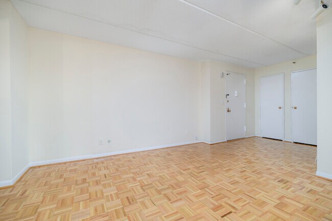 Building Photo - 143 Hoyt St