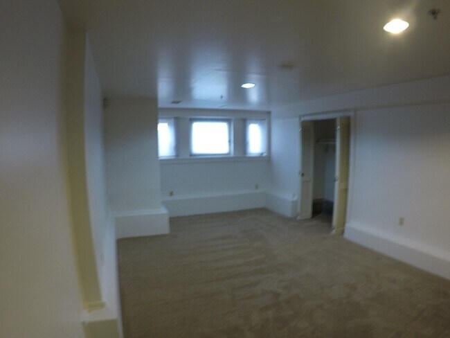 Building Photo - 904 South St