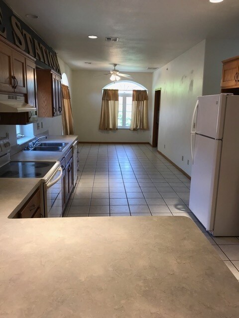 Building Photo - 1019 Bluemont Ave