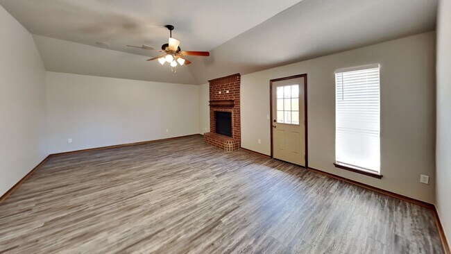 Building Photo - 3 Bedroom 2 Bath   - Edmond Schools