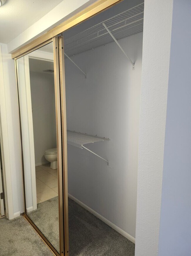 Building Photo - Oak Forrest 55 and older Condominium FOR R...