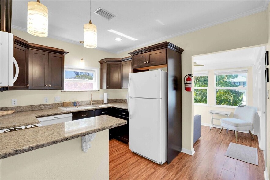 Building Photo - 537 6th St N