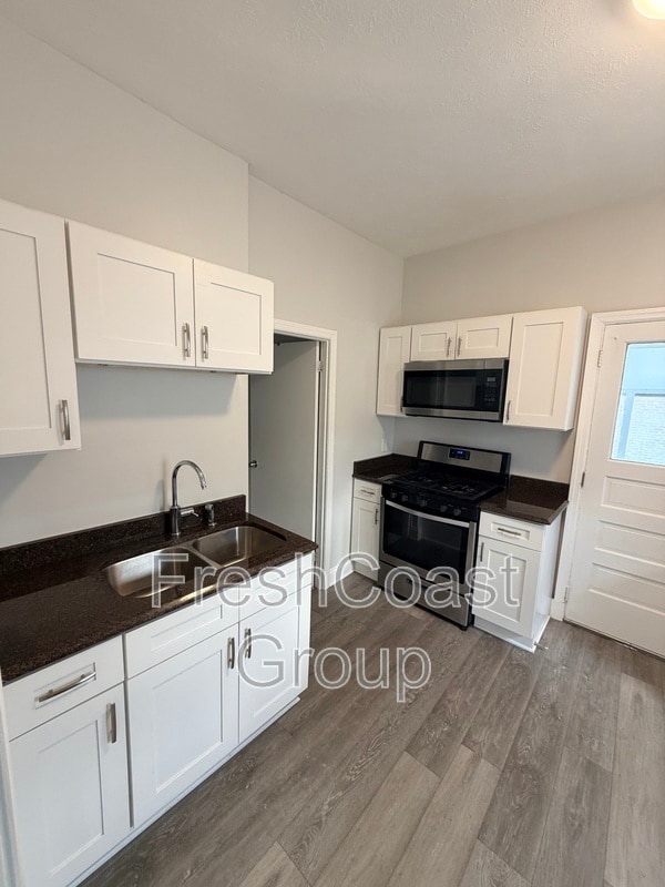 Building Photo - 2049 W 28th St