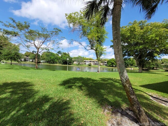 Building Photo - 4261 W Palm Aire Dr
