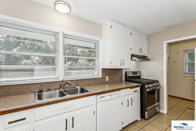 Building Photo - 3 bedroom 1 bath home