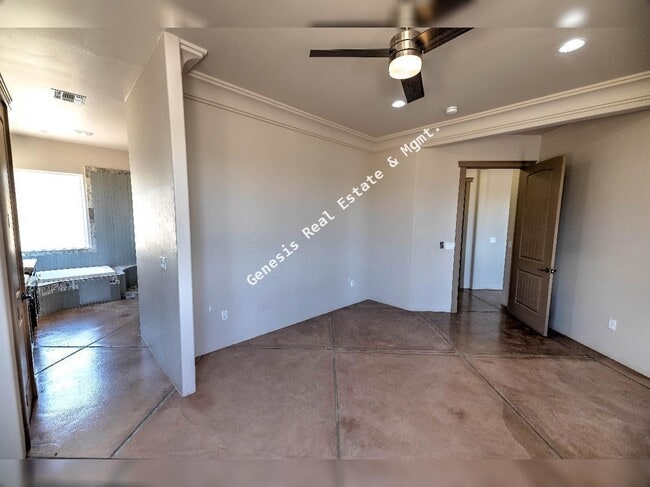 Building Photo - "Spacious Tucson Retreat with Granite Elegance and Cozy Fireplace – 4 Bed, 3.5 Bath Gem!"