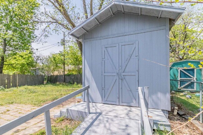 Building Photo - Beautiful home in a great location