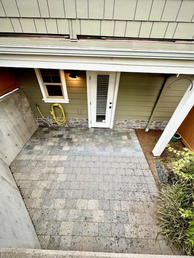 Building Photo - West Seattle Townhouse, Location Location ...