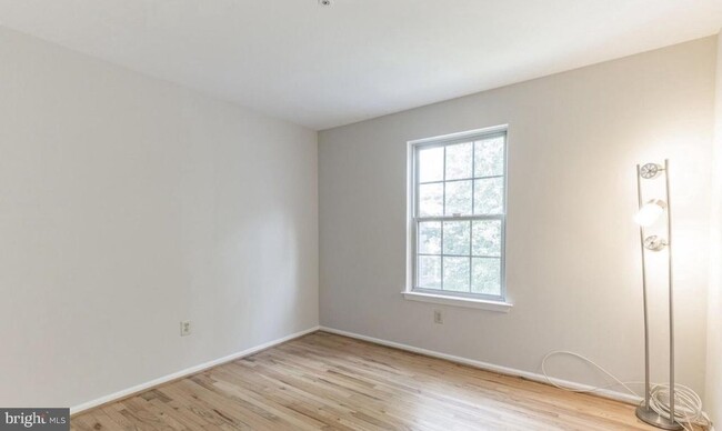Building Photo - 1346 Chanticleer-