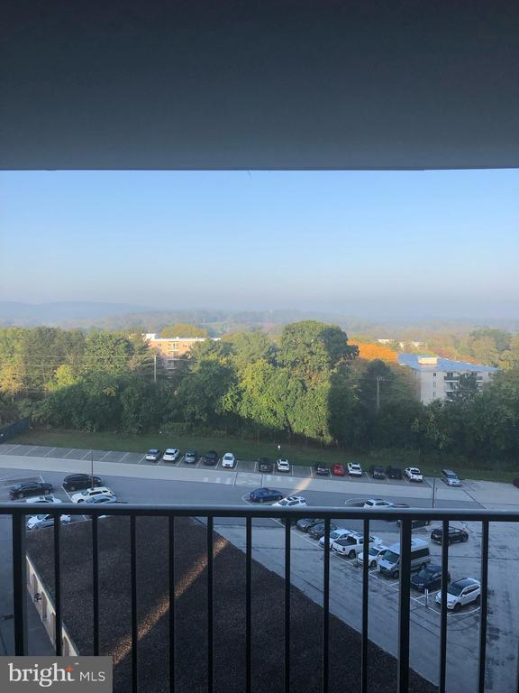 Building Photo - 20926 Valley Forge Cir