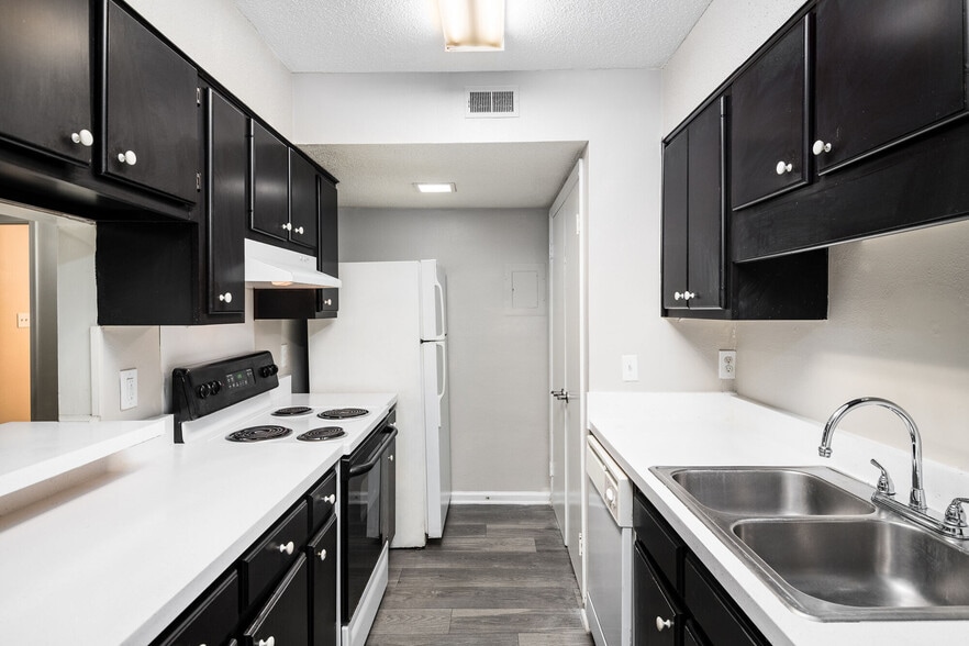 Building Photo - Stonesthrow