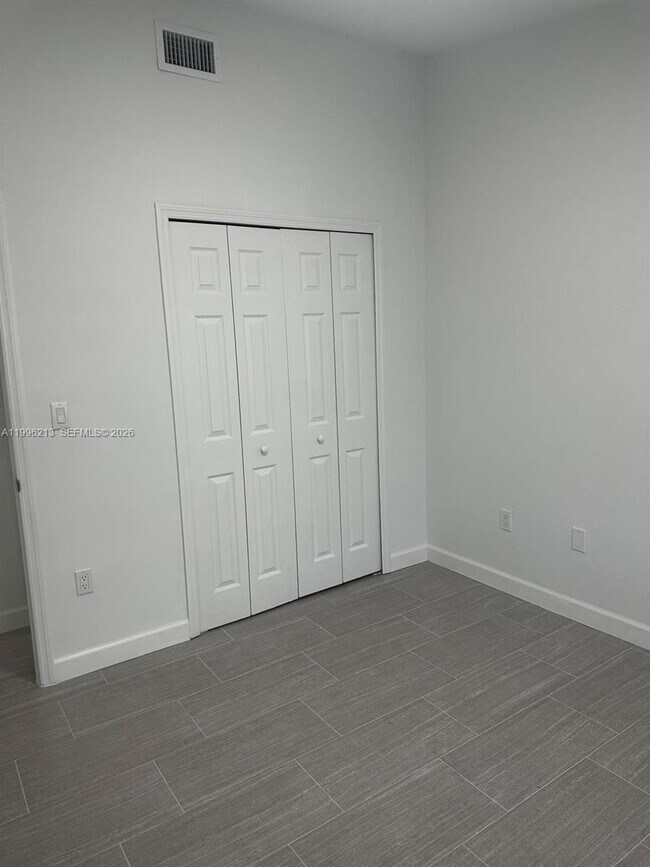 Building Photo - 2930 SE 12th Rd