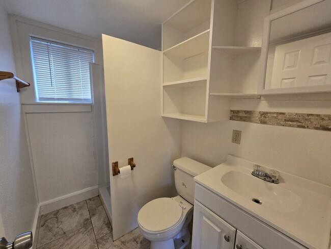 Building Photo - 173 E Everett Ave