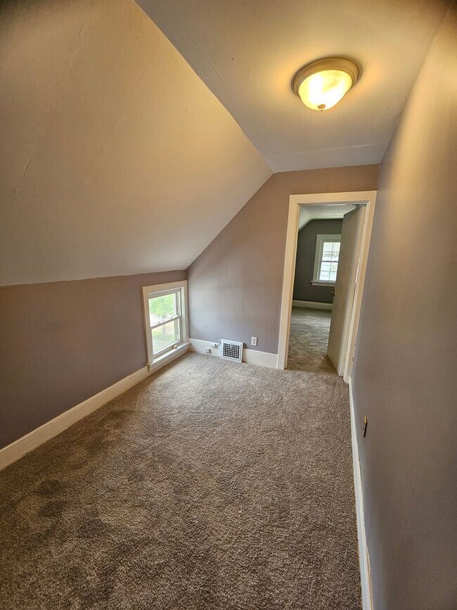 Building Photo - Freshly Updated 3 Bedroom Home in Slavic Village