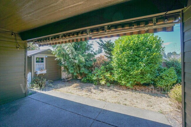 Building Photo - 12114 NW 41st Ave