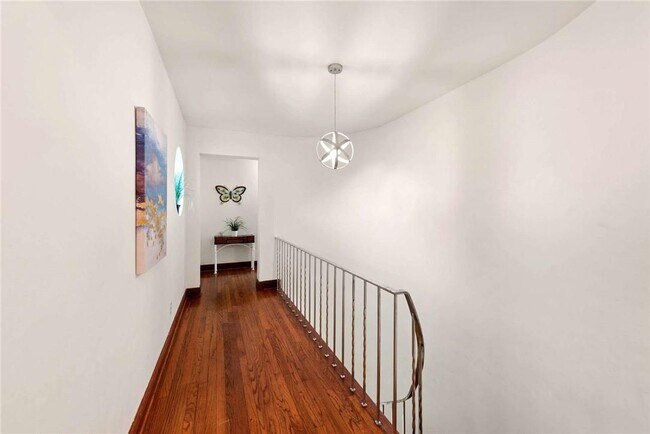 Building Photo - 700 W 47th St