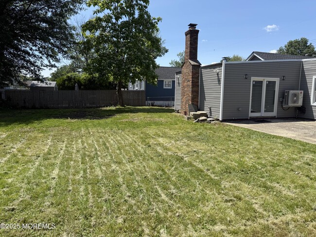 Building Photo - 636 Sydney Ave