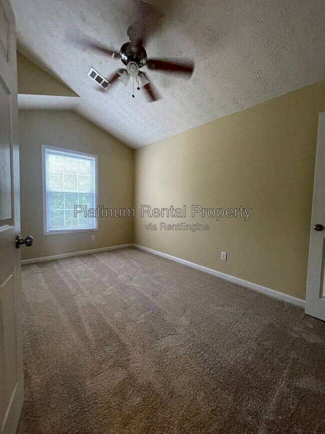 Building Photo - 810 Camelon Ct