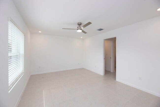 Building Photo - 11146 NW Fernbrook Dr