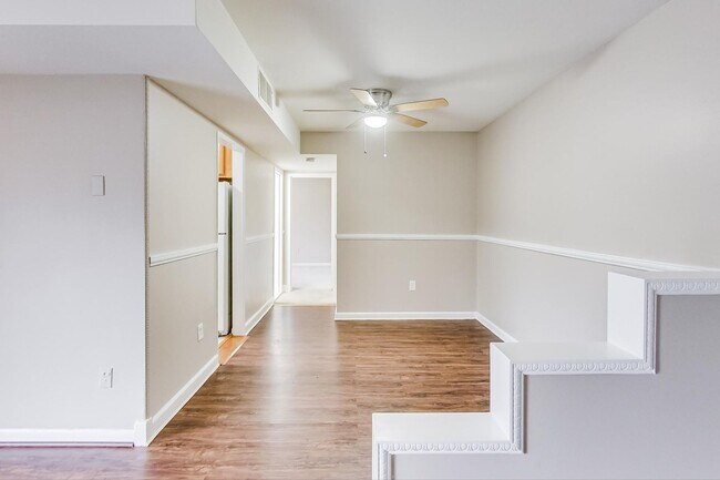Building Photo - 2BD/1BA Takoma Park Condo in Elevator Building