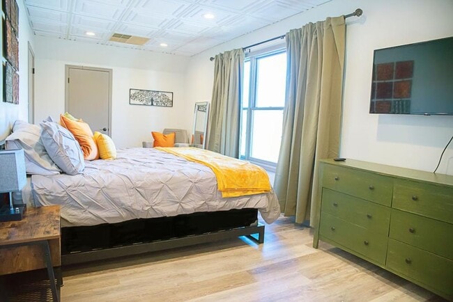 Primary Photo - 2500 Executive Park Dr NW