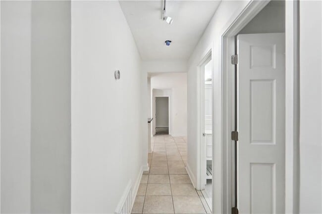 Building Photo - 421 Warm Springs Cir