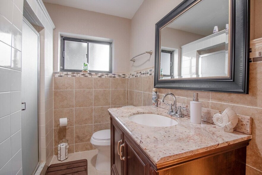 Building Photo - 1330 Catalpa Ln