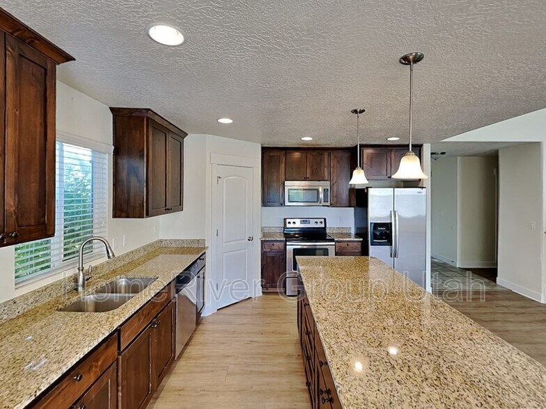 Building Photo - 708 S 80 E